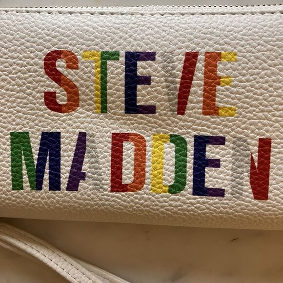 Steve Madden Full Size Zip Up Wallet Colorful Wristlet White Rainbow  T024K EUC - Picture 2 of 16
